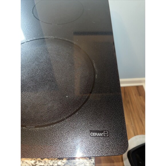 Jenn Air CCE3401B 30 Inch Electric 4 Burner Cooktop Glass Top 3 Wire 120/240V - Picture 4 of 7